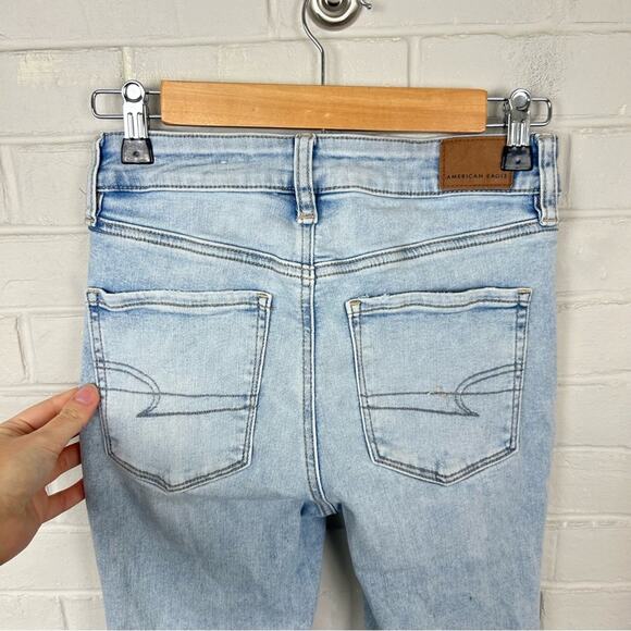 American Eagle Distressed Light Wash High Rise Jegging Size 2 - Picture 10 of 11